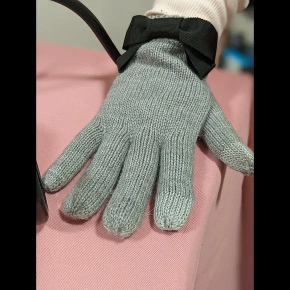 Kate Spade Grey Gloves with Black Bows Text Friendly Fingertips Size OS - Picture 2 of 4